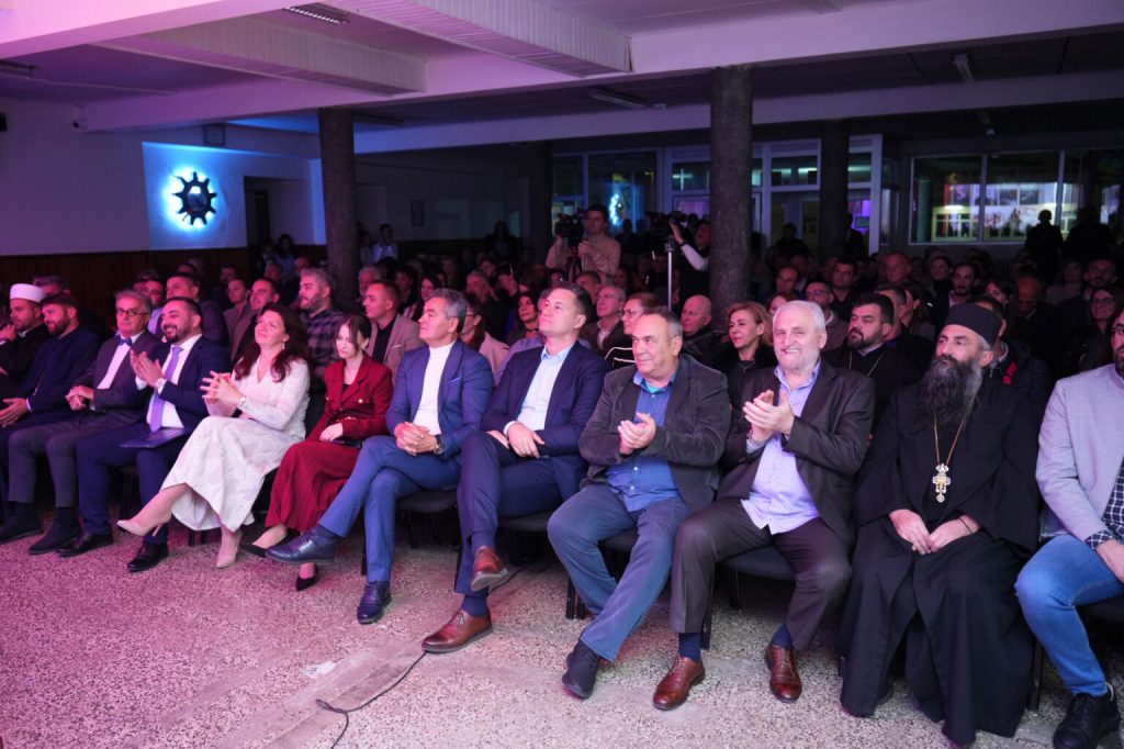 cedd1869-c990-479a-a712-b4fdccc879cb